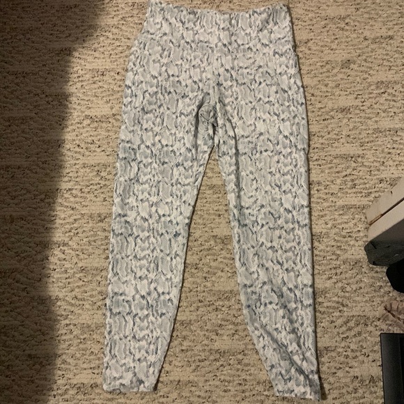 Old Navy Pants - Old Navy Elevate Leggings